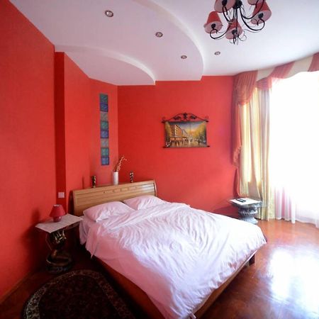 Chekhov Apartment Kijów Zewnętrze zdjęcie